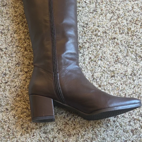 Stuart Weitzman Brown Leather Heeled Boots display picture 2